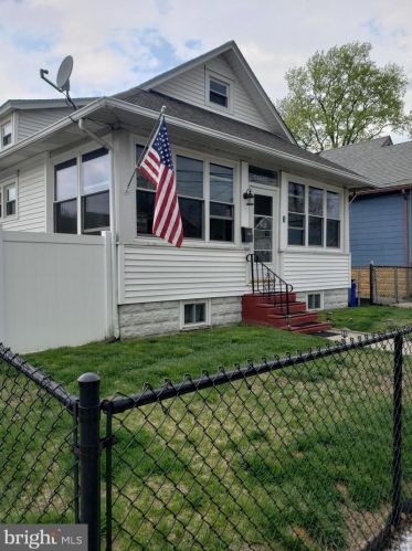 8 Stinson Ave, Gloucester, NJ 08030-2117