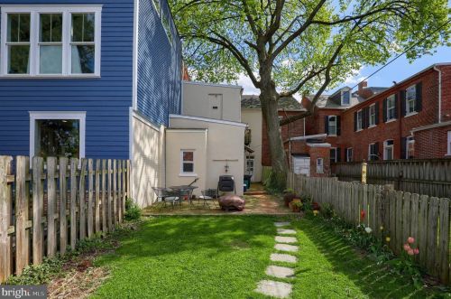 433 Walnut St, Lancaster PA  17603-3362 exterior