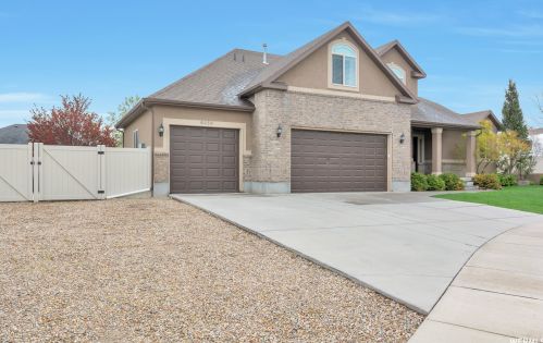 6059 Cedar Fork Dr, Taylorsville, UT 84081-5746