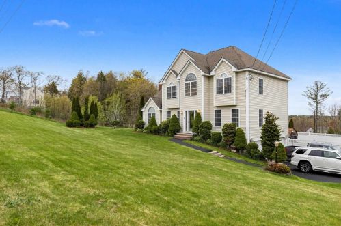 9 Steep Hill Dr, Newton, NH 03858-3432