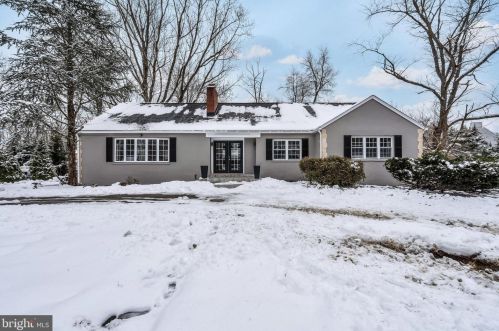 206 Country Ln, Mount Laurel, NJ 08054-1306