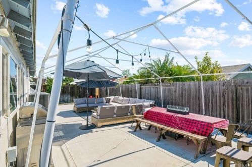 4200 Alderdale Ave, Anaheim CA  92807-2837 exterior