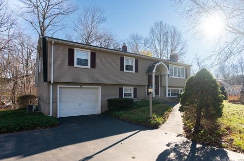 8 Melcon Dr, Southington, CT 06489-1712