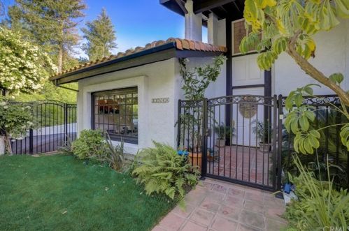 22540 Jameson Dr, Calabasas, CA 91302-5852