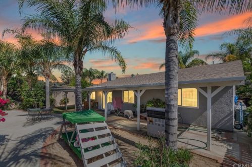 585 Serrana Rd, Perris, CA 92570-3423