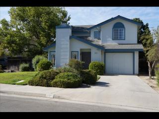 634 Rock Creek Ln, Fresno, CA 93730-1217