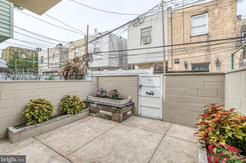 2434 10th St, Philadelphia PA 19133-1603 exterior