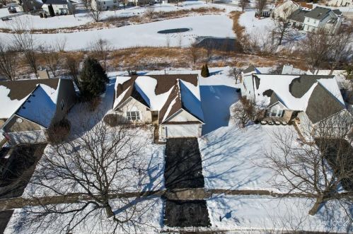517 Lakeview Dr, Oswego, IL 60543-8749