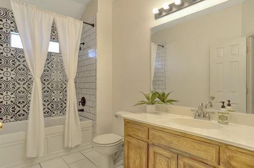 1336 Riley Dr, Carrollton TX 75007-1140 exterior