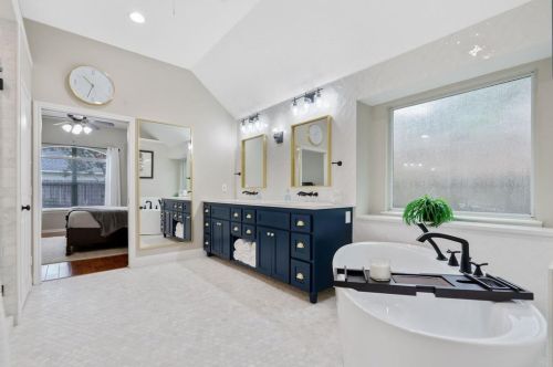 130 Evangeline Oaks Cir, Conroe TX  77384-5010 exterior