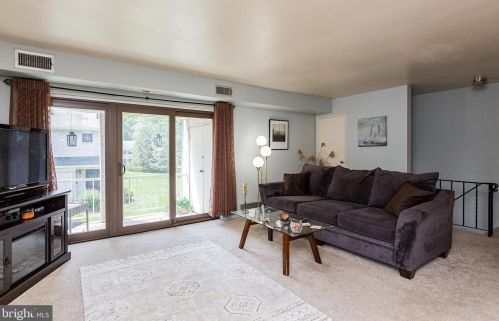 85 Valleybrook Dr, Lancaster PA  17601-4612 exterior