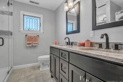 2 Wheatfield Dr, Wallingford CT  06492-5453 exterior