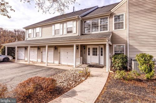 314 American Eagle Ct, Trenton, NJ 08648-2558