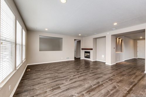 280 Elk Ct, Aurora CO 80016-4104 exterior