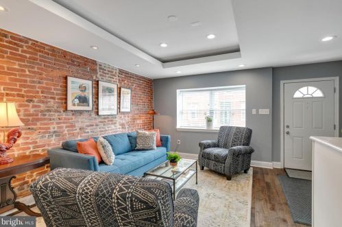 1938 19th St, Philadelphia, PA 19145-2832