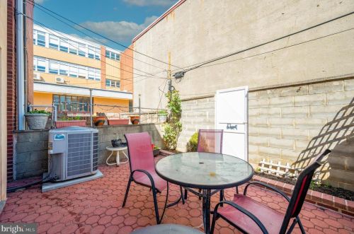 2217 13th St, Philadelphia PA  19133-1010 exterior