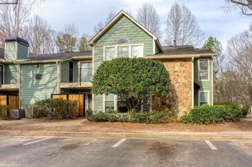 3101 Canyon Point Cir, Roswell, GA 30076-5108