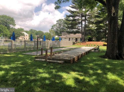 216 Valleybrook Dr, Lancaster PA  17601-4623 exterior