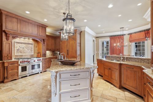 6403 Garfield Ave, Willowbrook IL  60527-5237 exterior