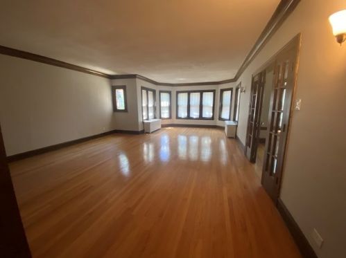 6801 Crandon Ave, Chicago, IL 60649-1223