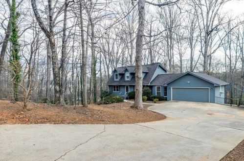 2004 Riverwood Dr, Gainesville, GA 30501-1459