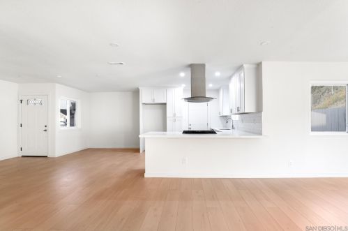 230 Leanna St, Chula Vista, CA 91911