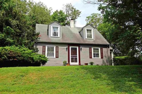 100 Morton Dr, Hamlin, WV 25523-1103