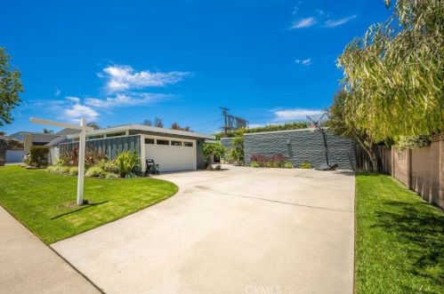 11671 Martha Ann Dr, Los Alamitos, CA 90720-4041