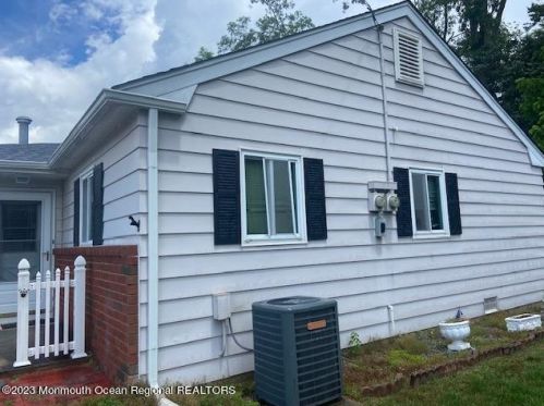 31 Pheasant St, Lakehurst, NJ 08759-5131