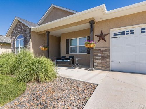 2307 Meadowlark Ln, Pueblo, CO 81008-2261