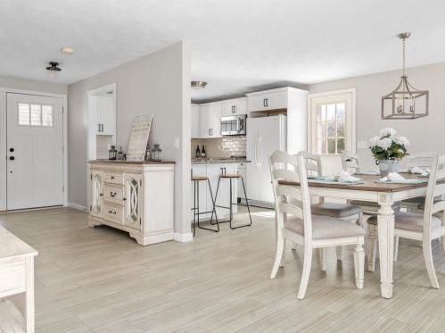 105 Charlestown Beach Rd, Charlestown, RI 02813-2402