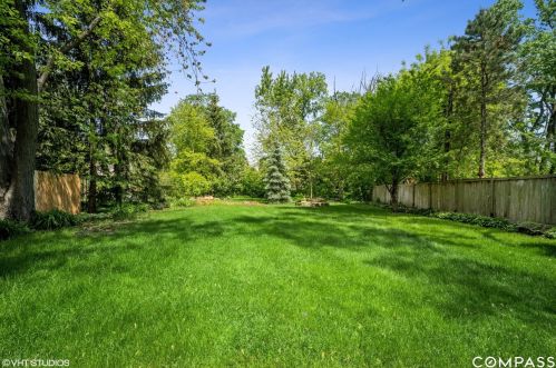 1865 Bosworth Ln, Northfield, IL 60093-3210