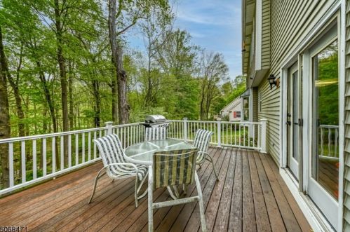 15 Cardinal Dr, Hackettstown NJ  07840-3005 exterior