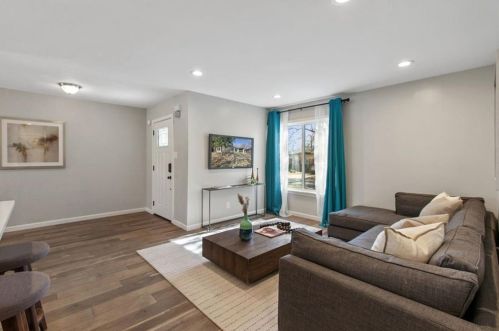 5204 Creekline Dr, Austin TX  78745-2227 exterior