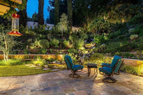 2010 Buckingham Pl, Glendale CA  91206-1401 exterior