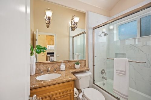 1610 Pacific Coast Hwy, Huntington Beach CA  92648-4434 exterior