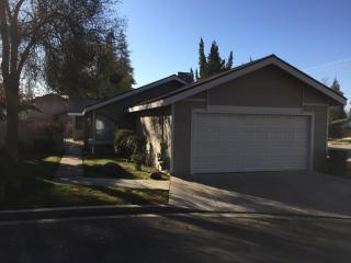 1709 Vine Ct, Visalia, CA 93292-7351