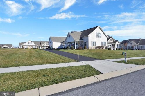 135 Dolomite Dr, York PA  17408-6359 exterior