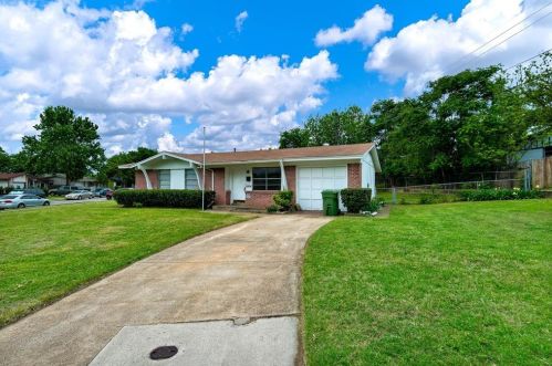 1854 Wintergreen Rd, Carrollton TX 75006-7543 exterior