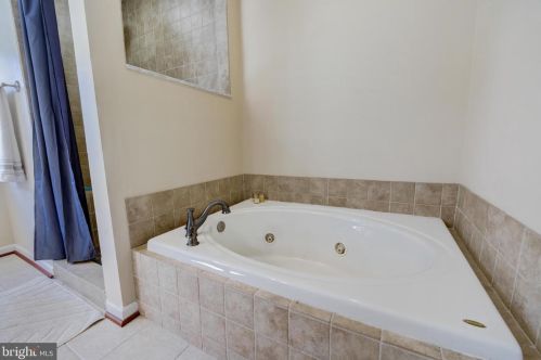 4933 Aspen St, Shady Side MD  20764-9667 exterior