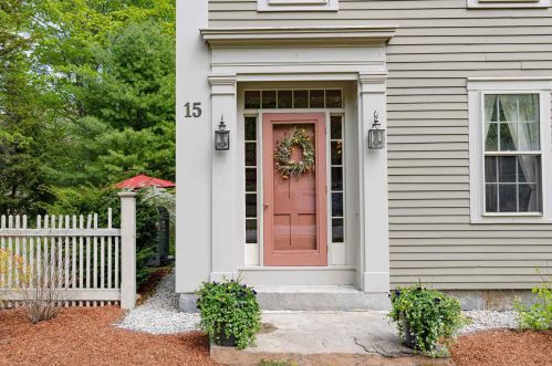 15 Milford St, Brookline, NH 03033-2444