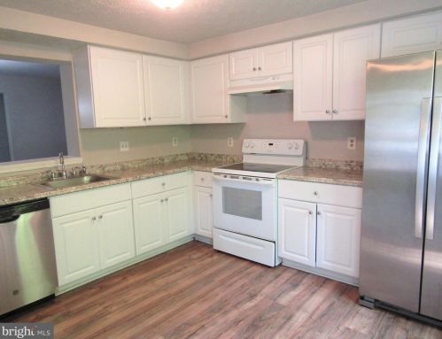 9141 Blarney Stone Dr, Springfield VA  22152-2146 exterior