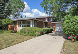 214 Greenfield Dr, Glenview, IL 60025-4817