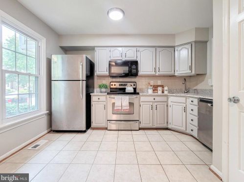 12606 Monarch Ct, Woodbridge VA  22192-5167 exterior