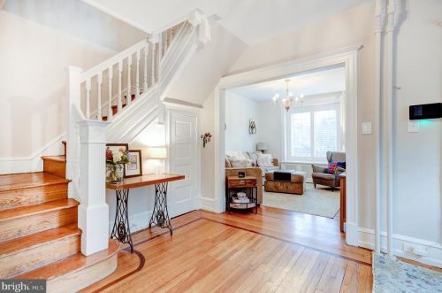 301 Gravers Ln, Philadelphia, PA 19118-2804