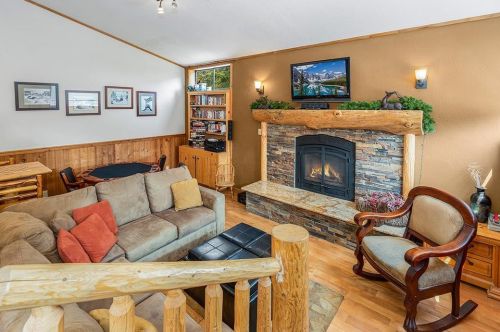 11527 Snowpeak Way, Truckee CA  96161-7092 exterior