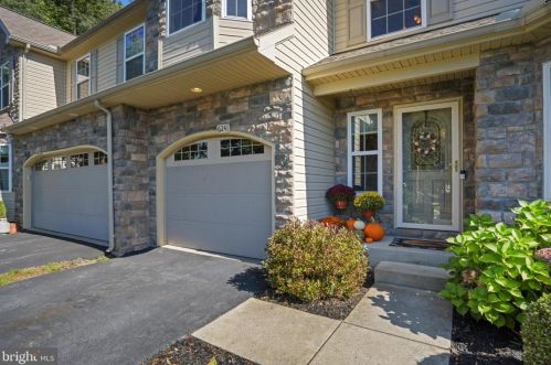 6241 Autumn View Dr, Harrisburg, PA 17112-1843