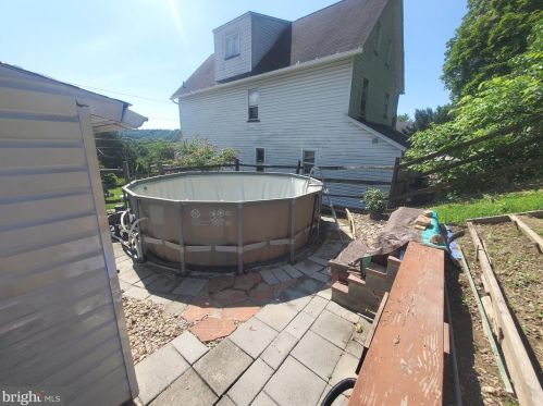 242 4 St, Bangor PA 18013-1816 exterior