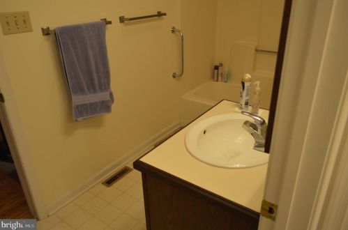 28 Garland Ct, Carlisle PA 17013-4409 exterior