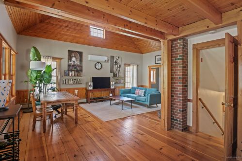 2 Youngs Ln, Freeport ME  04032-6261 exterior